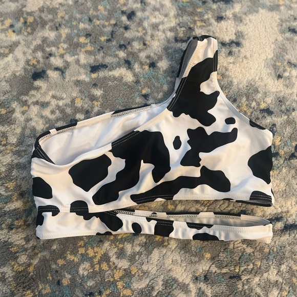 Cow Print / Black and White / 12-14 years / Swimsuit / Rarely worn / Padding - Picture 3 of 3